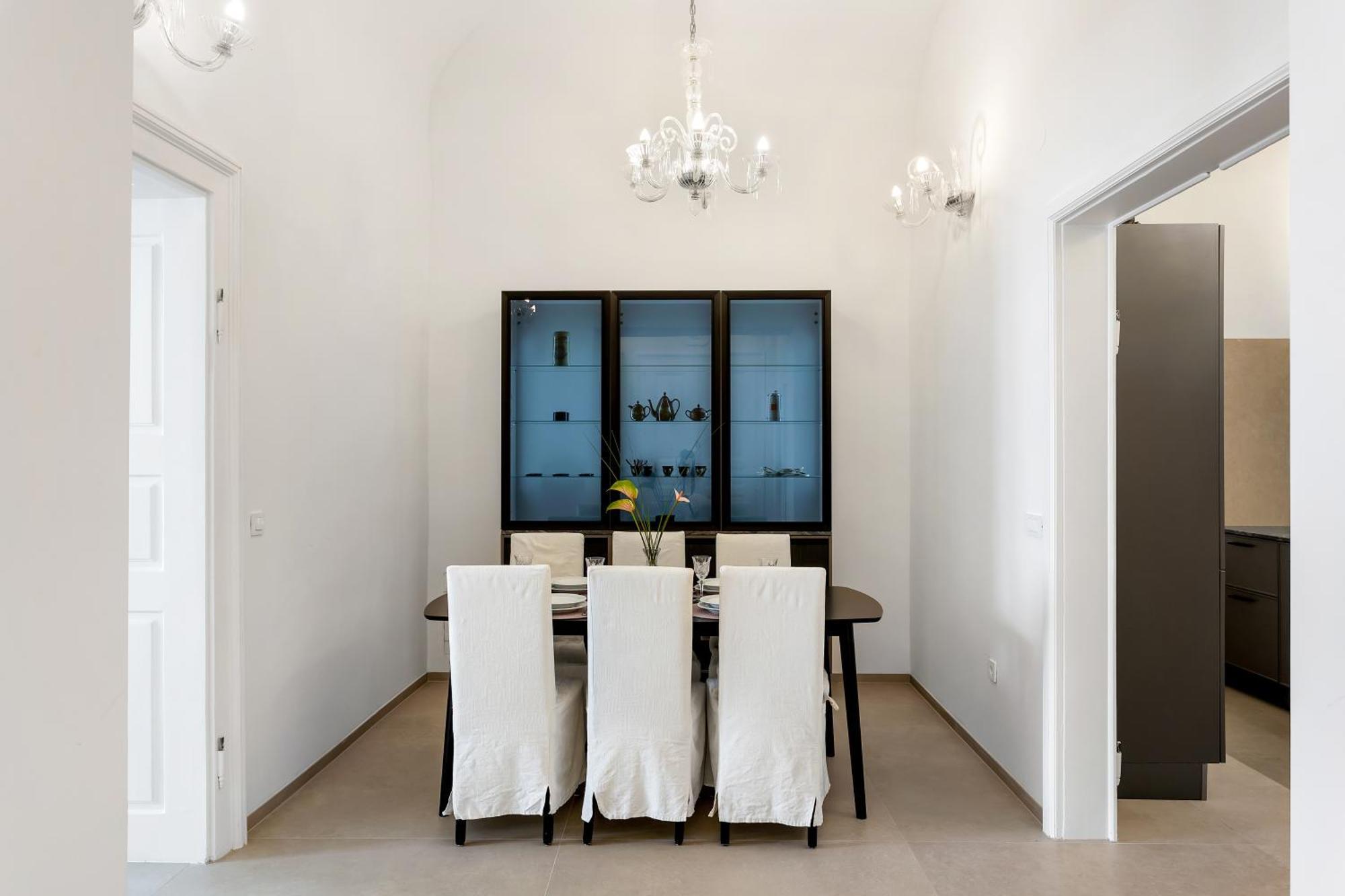 Castle View Palace Apartment *